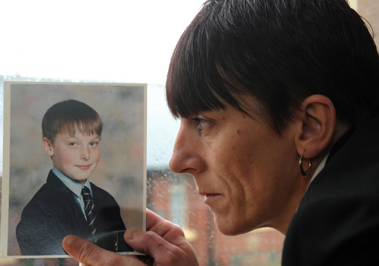 Carol Pounder holds a photo of her son, Adam Rickwood - 1552436